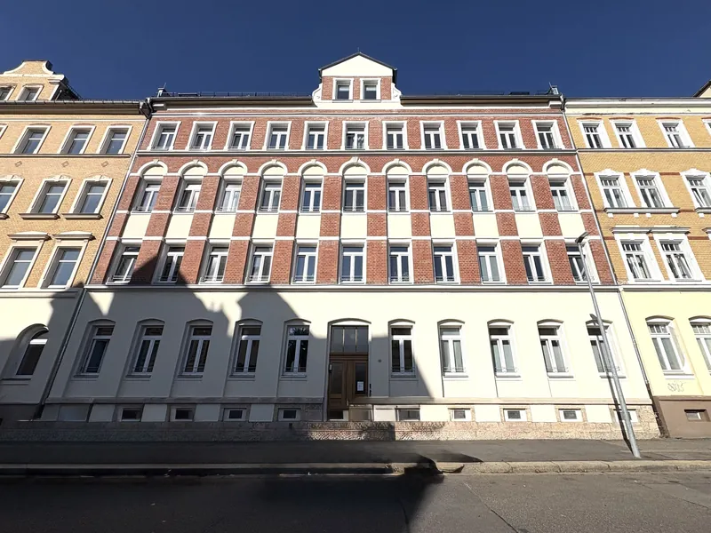 Modernisierte Wohnung mit stilvollem Tageslichtbad und Balkon