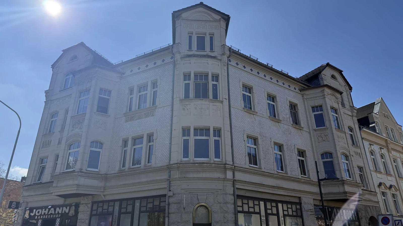 Attraktive Gewerbeeinheit mit flexibler Raumaufteilung und großer Fensterfront