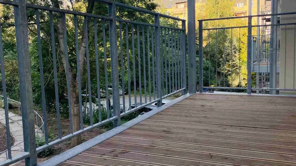 Helle 2,5‑Zimmer-Wohnung mit XXL-Balkon in Schlosschemnitz, frisch saniert