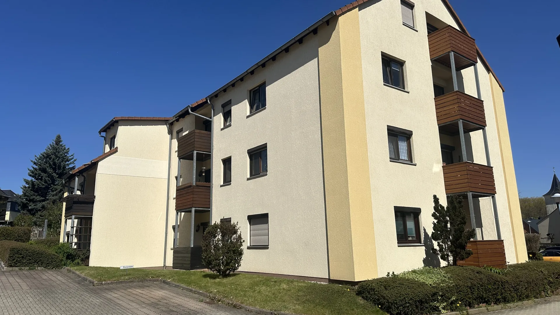 Attraktive Kapitalanlage mit ca. 8,23% IST-Rendite – 2-Zimmer-Dachgeschosswohnung in Oelsnitz