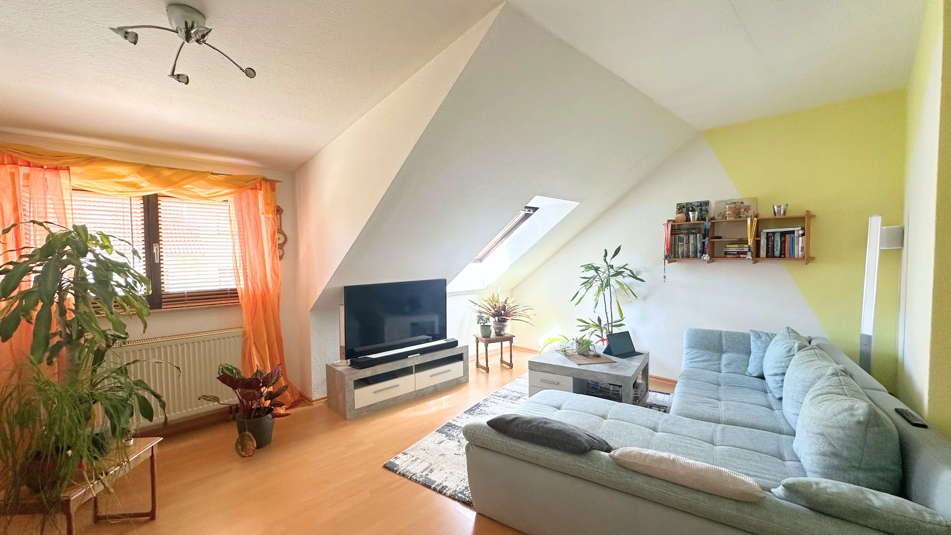 Attraktive Kapitalanlage mit ca. 8,23% IST-Rendite – 2-Zimmer-Dachgeschosswohnung in Oelsnitz