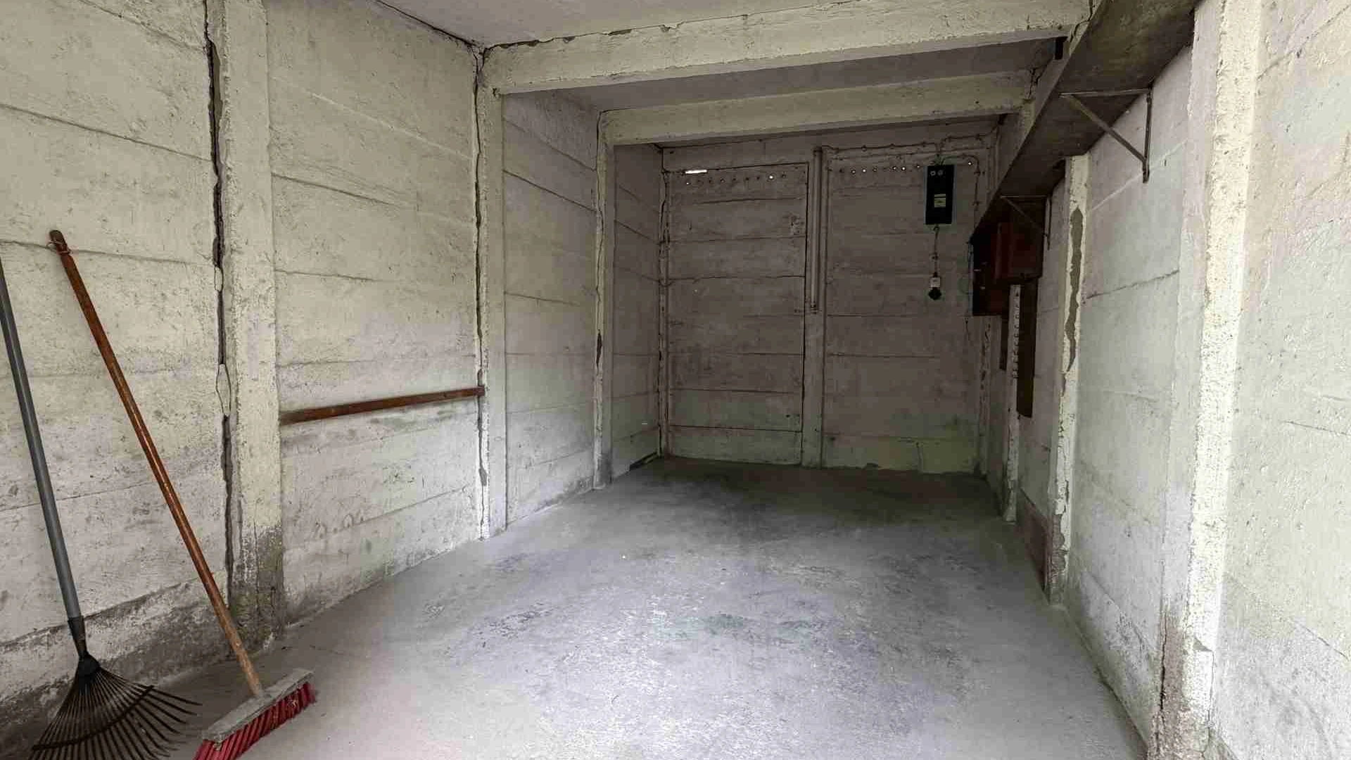 Leerstehende Garage in ruhiger Lage in Chemnitz-Bernsdorf