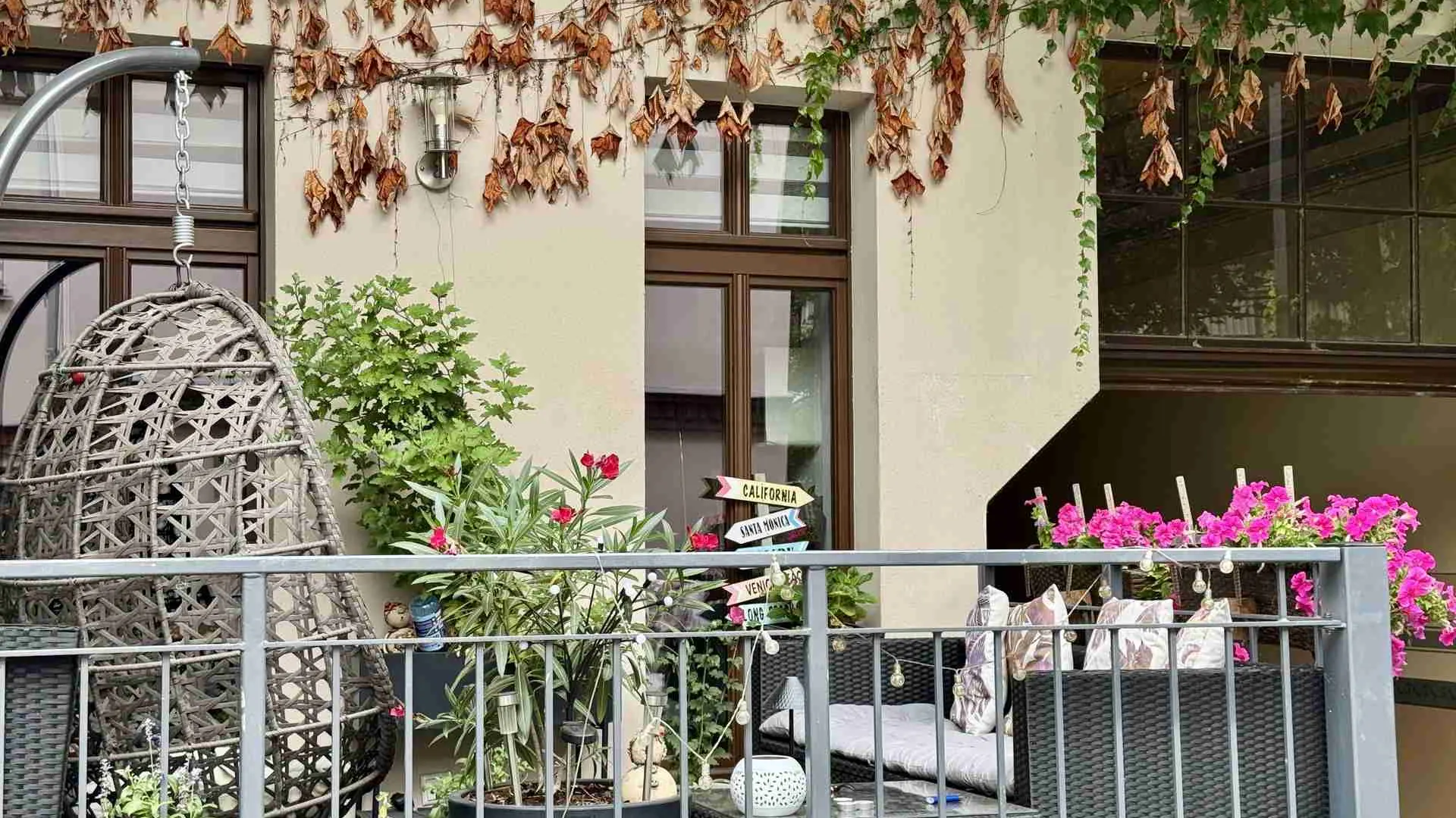 Vermietete Altbauwohnung mit hochwertiger Ausstattung und großzügigem Ost-Balkon