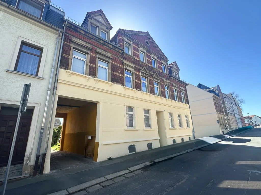 Charmantes Mehrfamilienhaus mit Entwicklungspotenzial · Solide Substanz und attraktive Mietperspektive