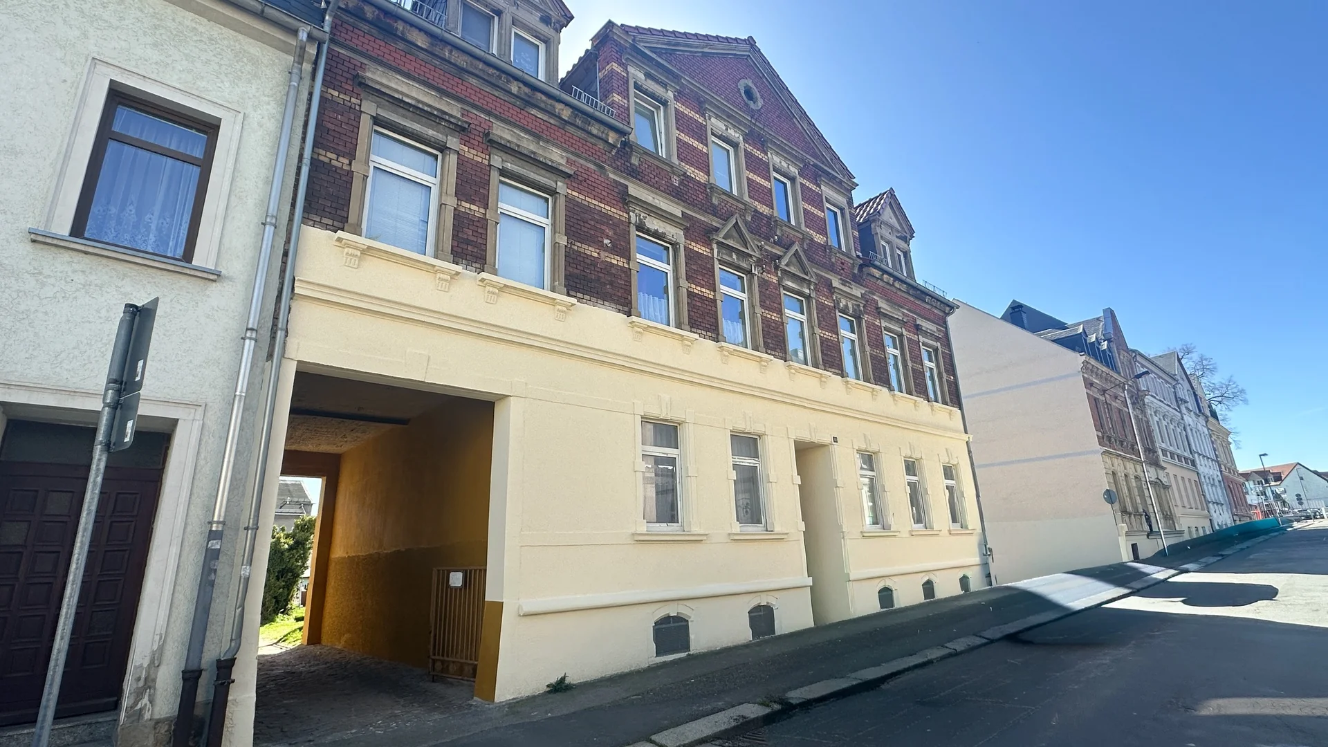 Charmantes Mehrfamilienhaus mit Entwicklungspotenzial · Solide Substanz und attraktive Mietperspektive