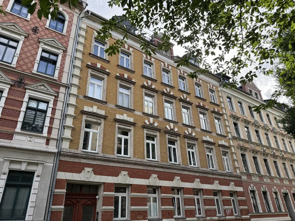 Renovierte 2-Zimmer-Eigentumswohnung im denkmalgeschützten Altbau