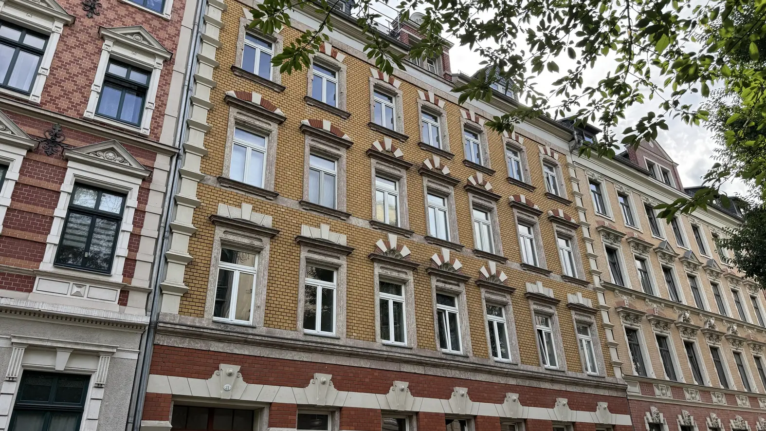Renovierte 2-Zimmer-Eigentumswohnung im denkmalgeschützten Altbau