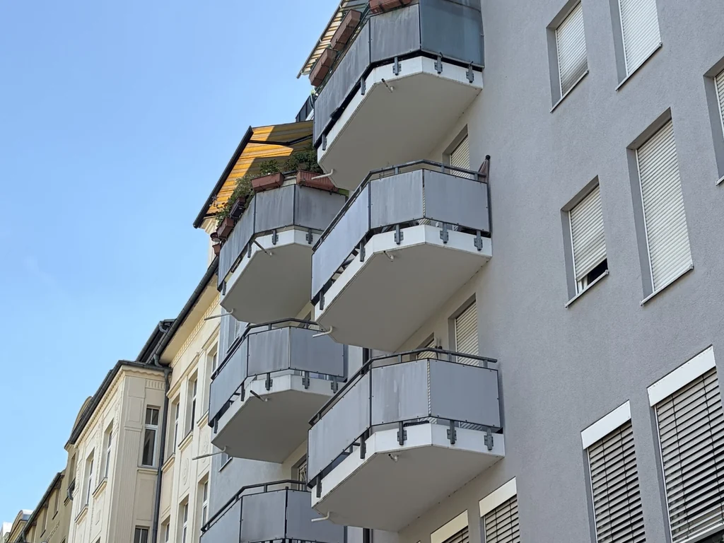 6,95 % Rendite sichern: Gepflegte 2-Zimmer-Wohnung mit Balkon & Tiefgarage
