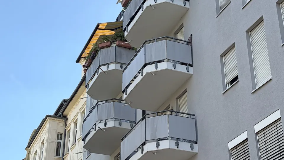 6,95 % Rendite sichern: Gepflegte 2-Zimmer-Wohnung mit Balkon & Tiefgarage