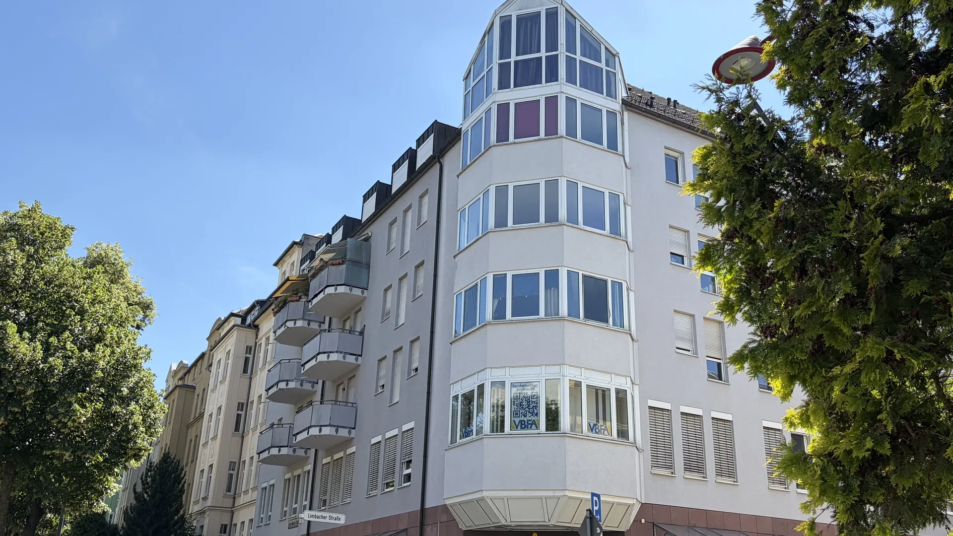 6,95 % Rendite sichern: Gepflegte 2-Zimmer-Wohnung mit Balkon & Tiefgarage