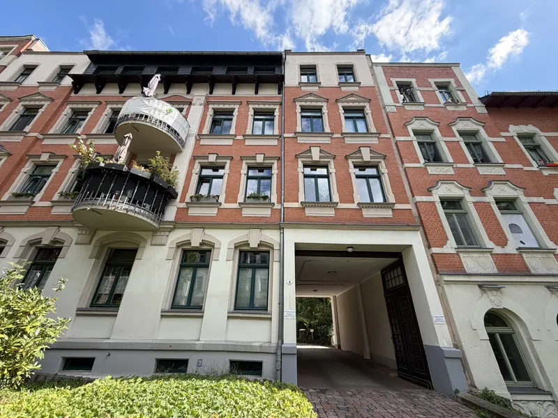 Helle 3-Zimmer-Wohnung mit Badewanne und sonnigem Balkon