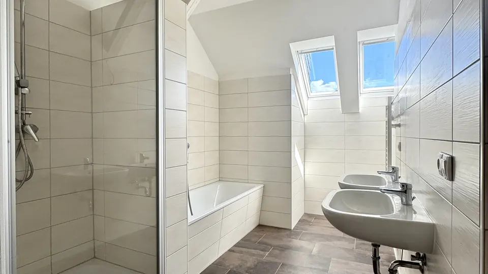 Ideal für Familien - Moderne 4-Zimmer-Dachgeschosswohnung mit Balkon