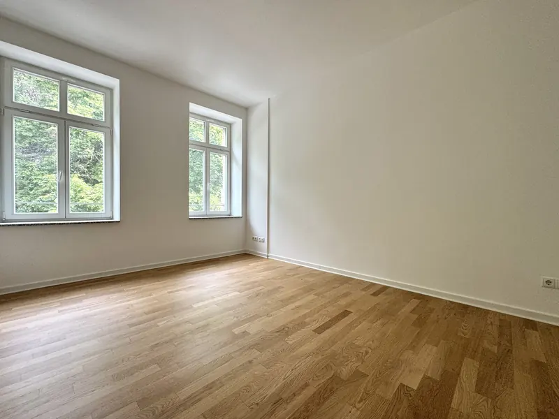 Wohnen am Schlossteich - attraktive 3-Zimmer-Wohnung mit großzügigem Balkon und Parkettfußboden