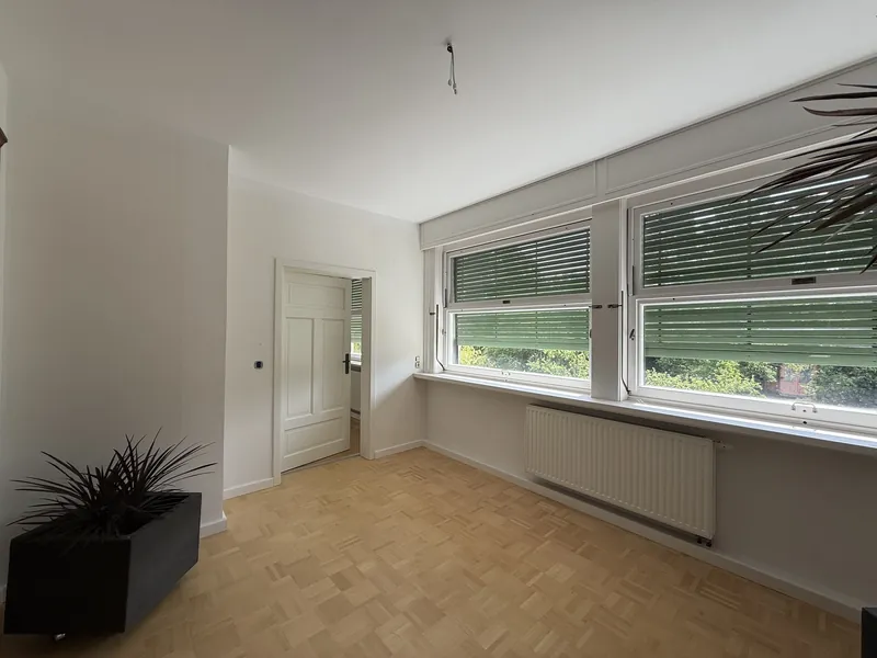 Erstbezug nach Modernisierung: Exklusive Bürofläche im Dachgeschoss einer denkmalgeschützten Villa