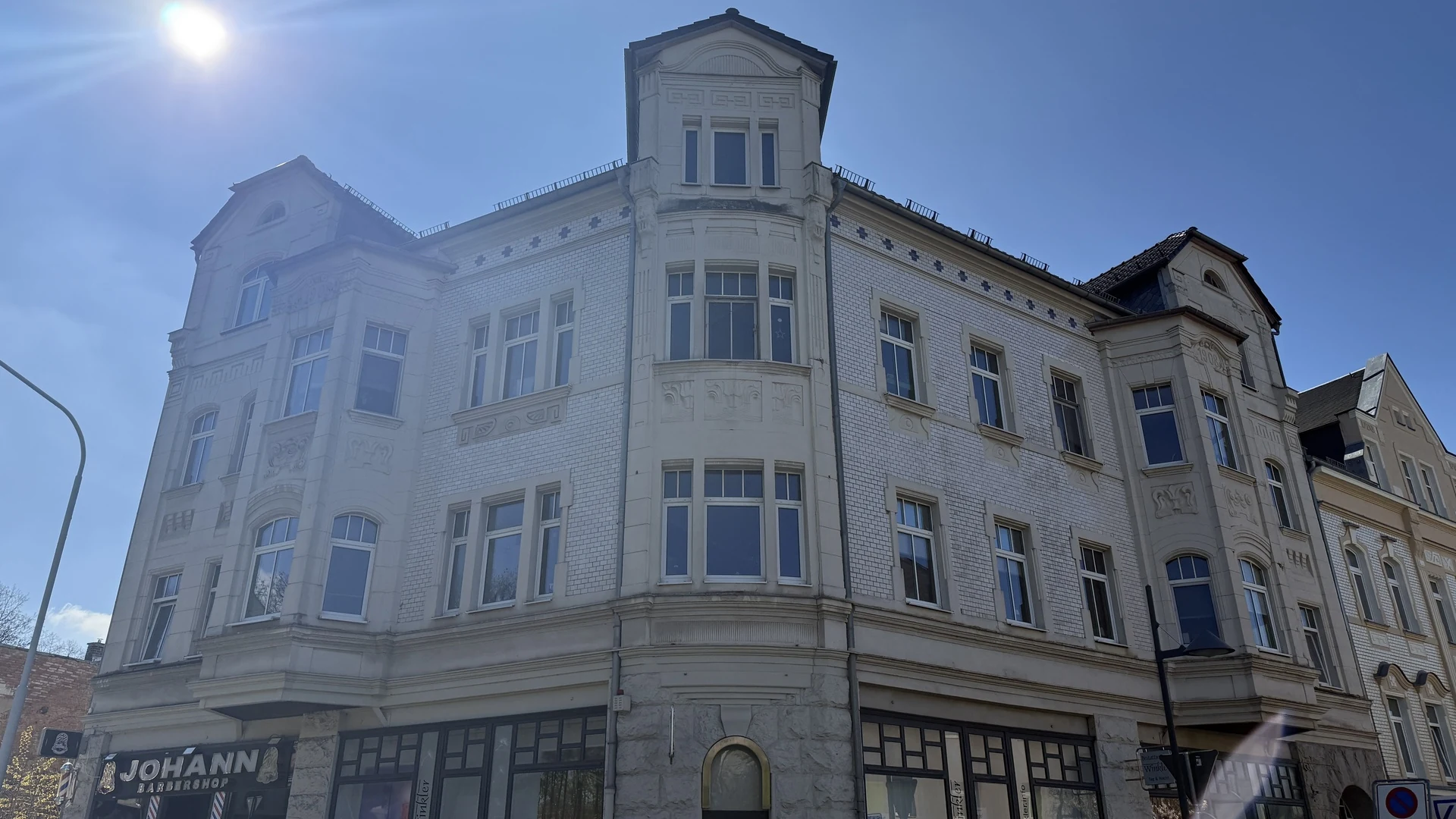 Attraktive Gewerbeeinheit mit flexibler Raumaufteilung und großer Fensterfront