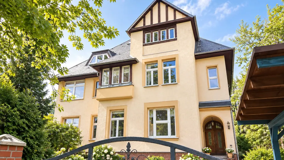 Exklusives Wohnerlebnis: großzügige Stadtvilla mit historischer Ausstattung und Gartenparadies