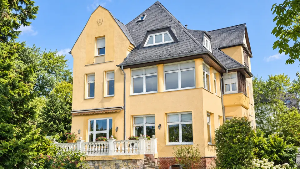 Exklusives Wohnerlebnis: großzügige Stadtvilla mit historischer Ausstattung und Gartenparadies