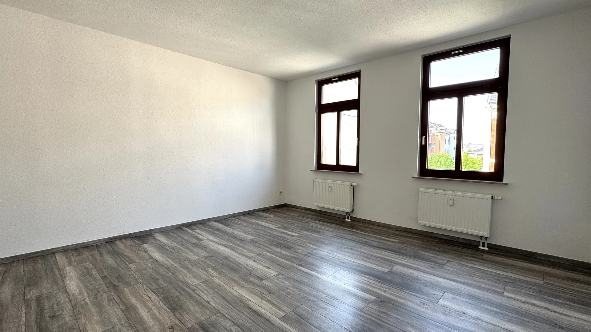 Helle 2-Raum-Wohnung mit Tageslichtbad, Einbauküche und Gemeinschaftsgarten