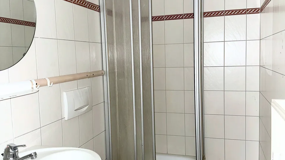 Helle 2-Zimmer-Altbauwohnung mit Einbauküche und Gartenmitbenutzung
