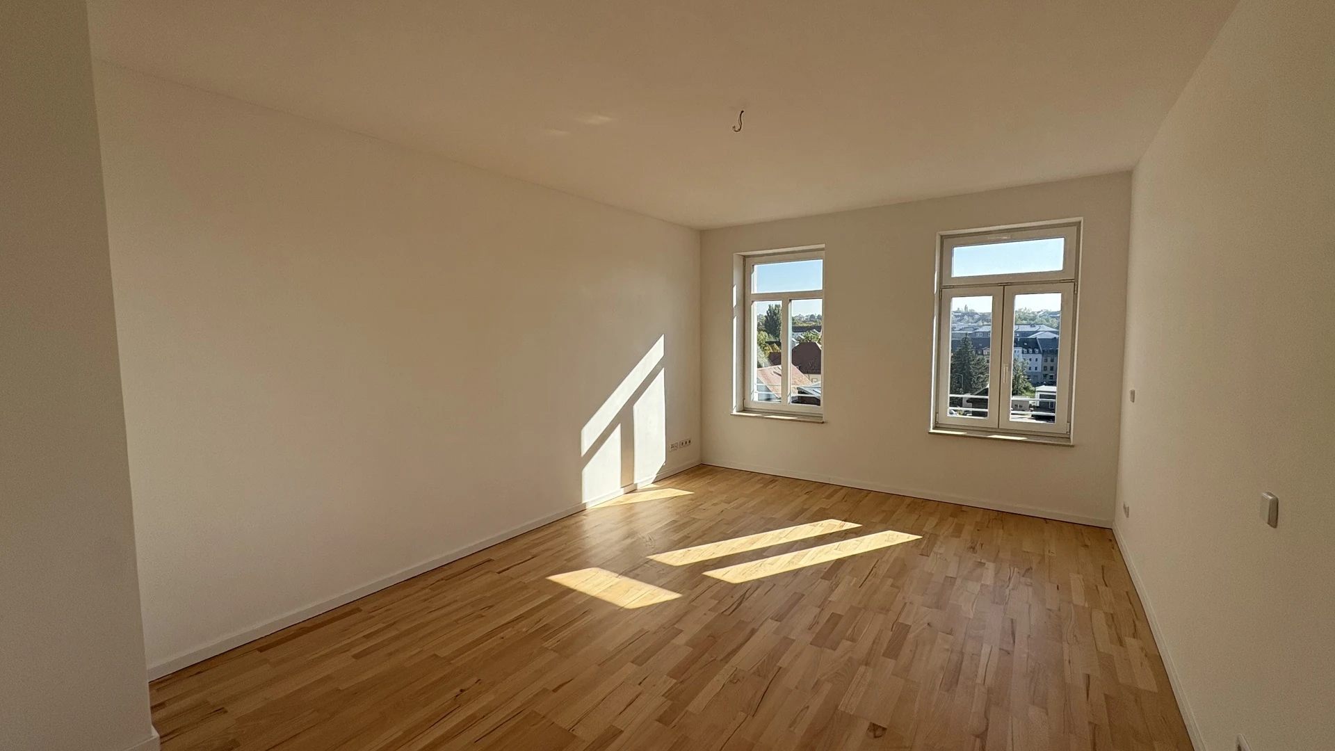 Modernisierte Wohnung mit stilvollem Tageslichtbad und Balkon