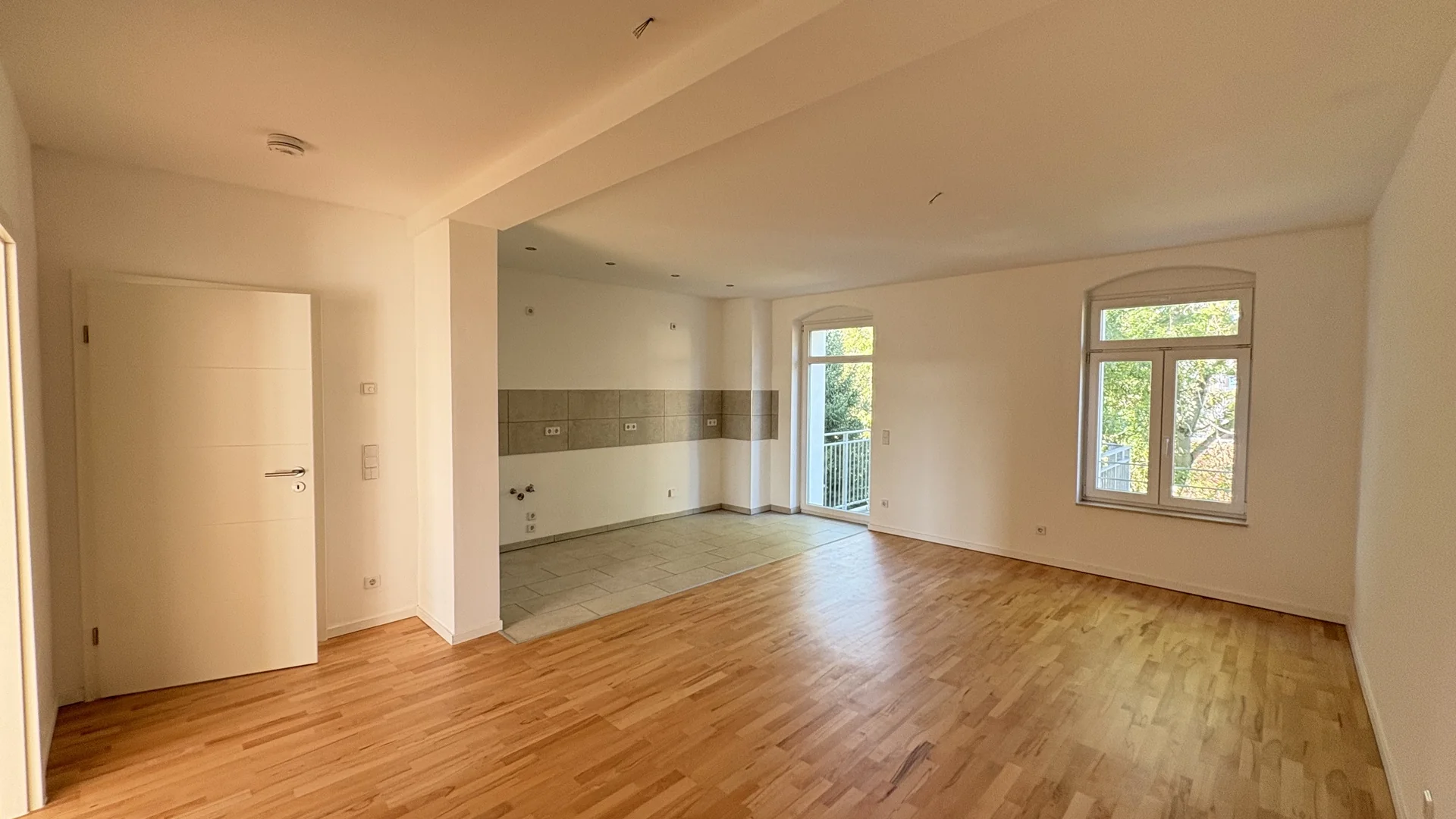 Modernisierte Wohnung mit stilvollem Tageslichtbad und Balkon