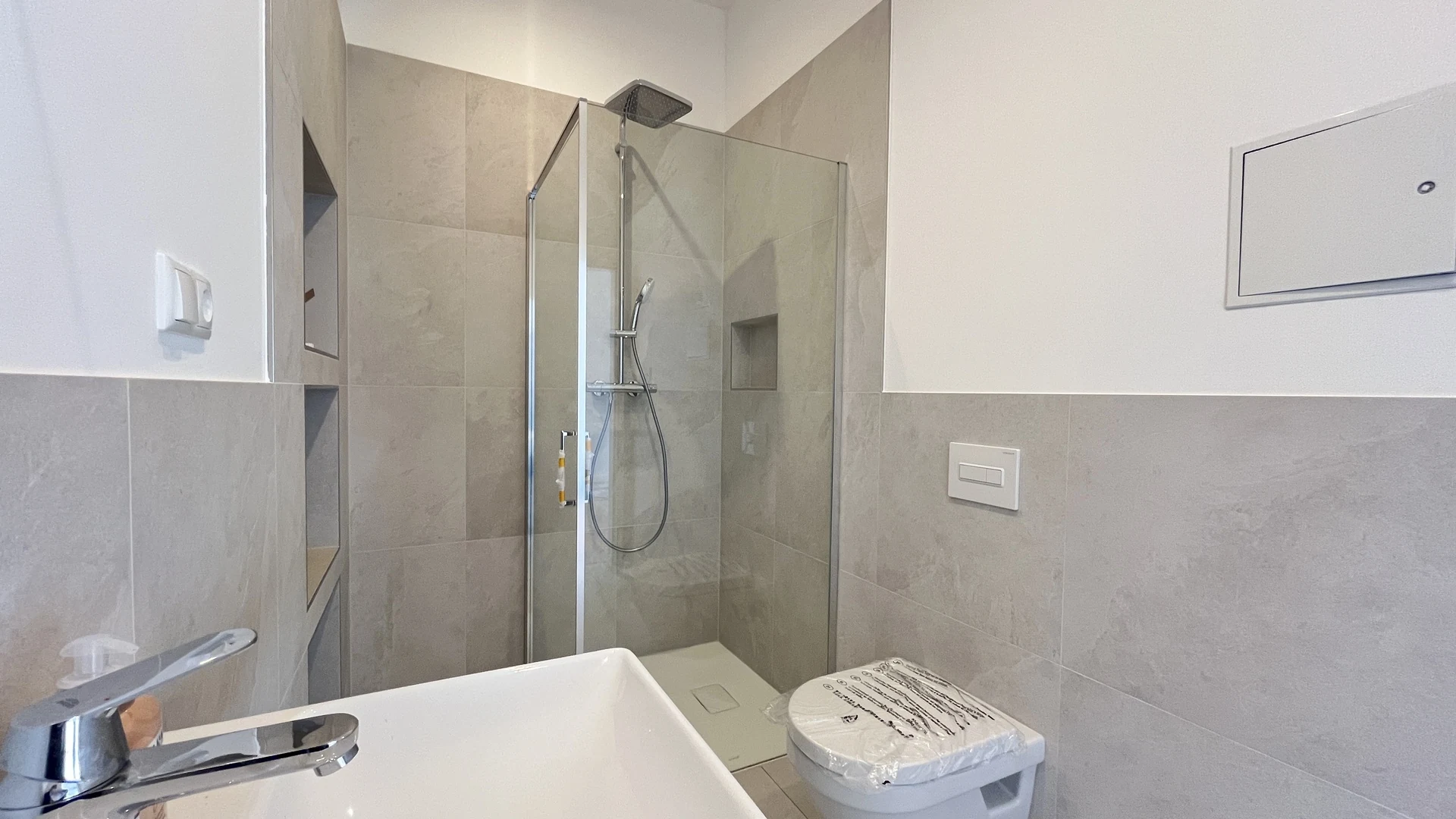 Moderne Terrassenwohnung – Erstbezug nach Topsanierung