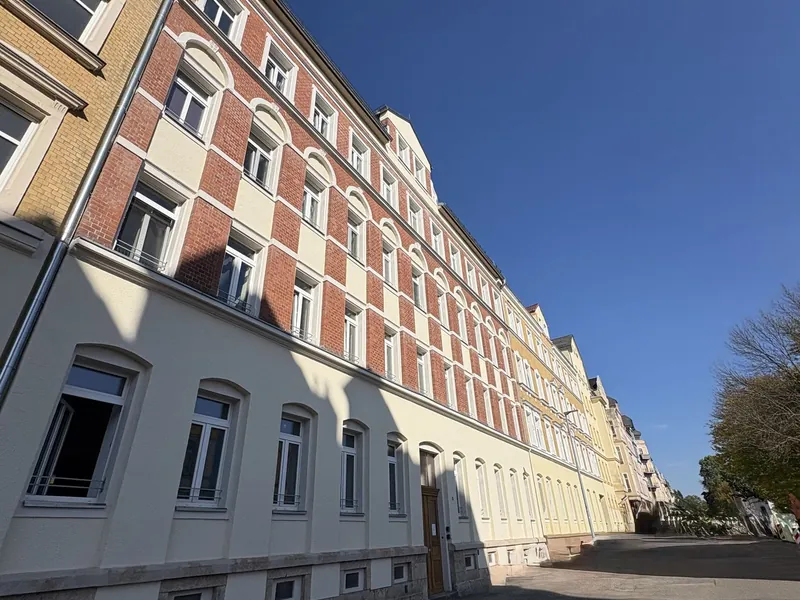 Modernisierte Wohnung mit stilvollem Tageslichtbad und Balkon