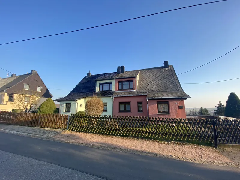 Bezugsfreie Doppelhaushälfte in idyllischer Lage