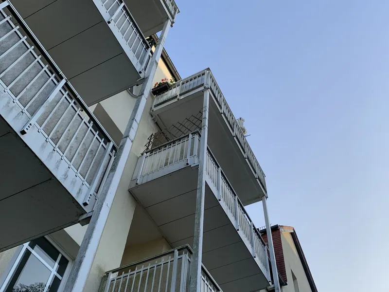 Modernisierte Wohnung mit Stellplatz: Ihr neues Zuhause wartet!