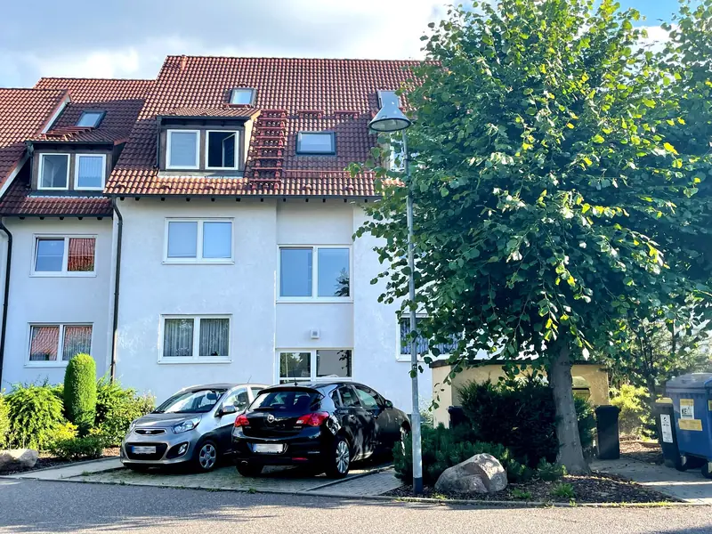 Elegante Eigentumswohnung mit hochwertiger Sanierung, moderner Einbauküche & Tiefgaragenstellplatz