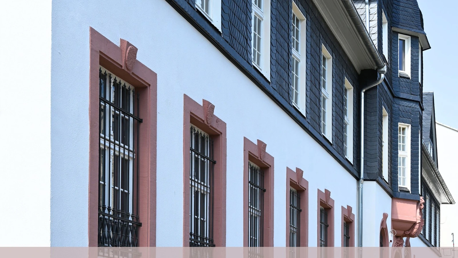 Erstbezug: 5,5-Raum-Wohnung mit XXL Dachterrasse und großen Kinderzimmern mit Schlafebene