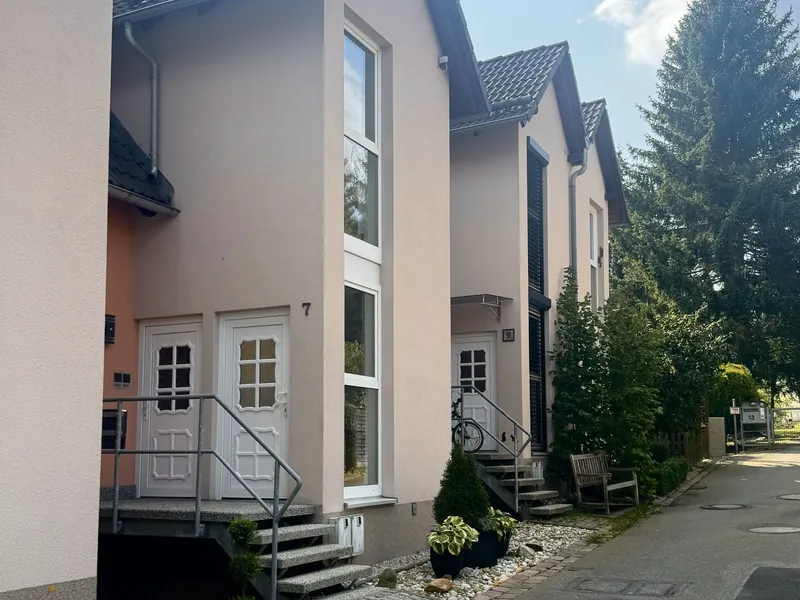 Bezugsfreie Maisonettewohnung mit Balkon in Zweifamilienhaus