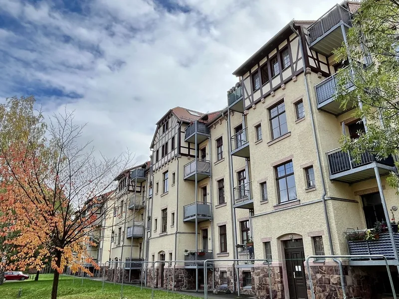 Vermietete Wohnung mit Balkon und Stellplatz in attraktiver Lage