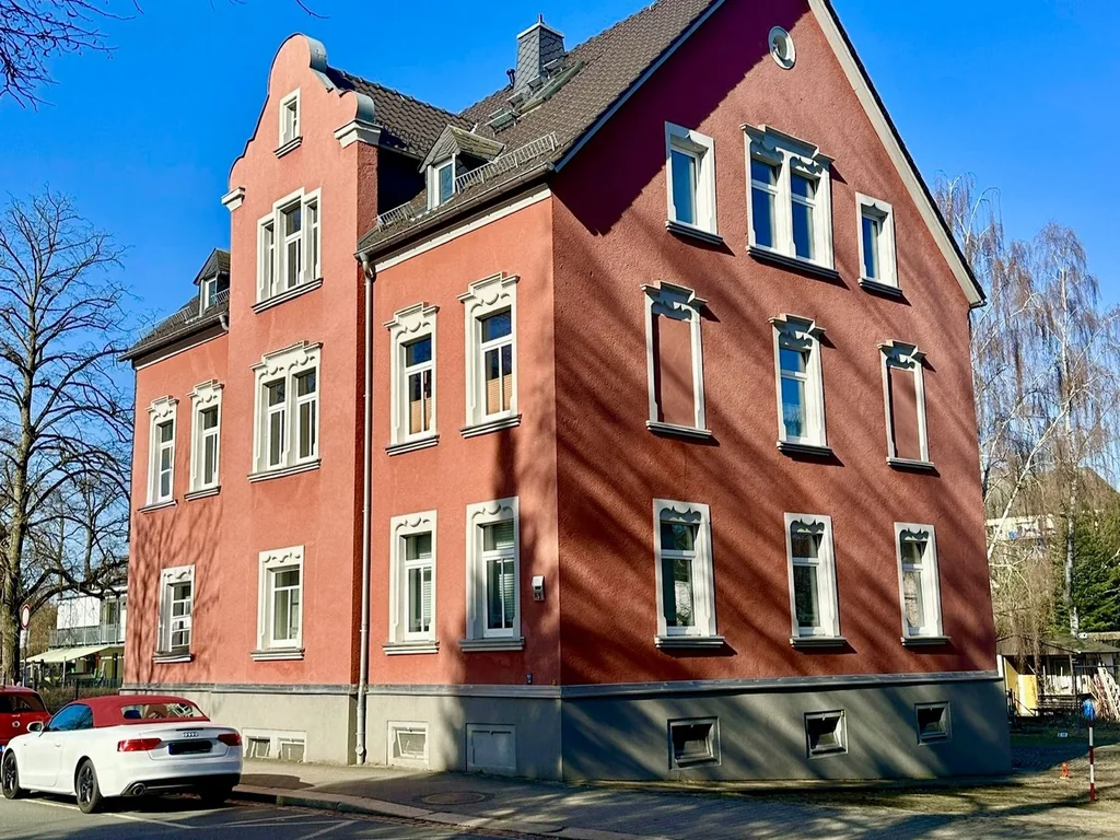 Mehrfamilienhaus mit großem Grundstück zur Entwicklung