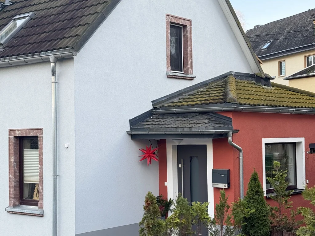 Einfamilienhaus mit Solar- und Photovoltaikanlage sowie Pelletheizung in naturnaher Umgebung