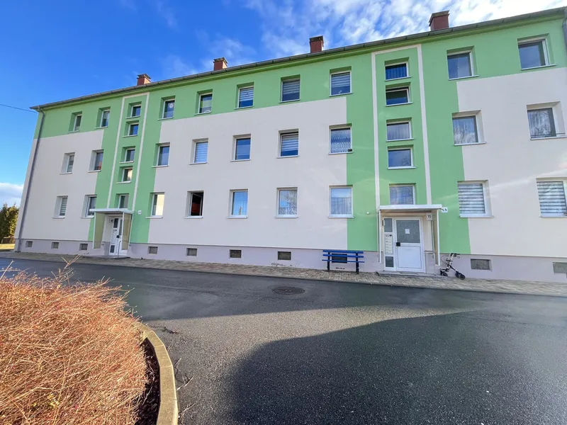 *1 Monat kaltmietfrei* Renovierte 2-Zimmer-Wohnung mit Blick auf das Schloss Wolkenburg in ruhiger, naturnaher Lage