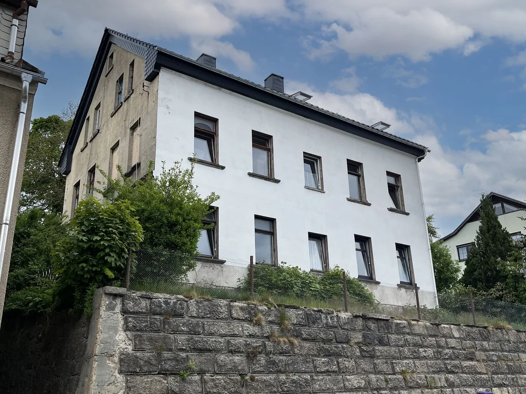 *Hochwertige Dachsanierung* Sanierungsbedürftiges Zweifamilienhaus in Schönheide