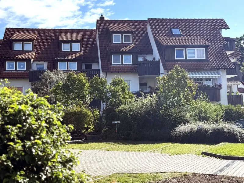 Erstbezug nach Sanierung: Moderne Wohnung mit Einbauküche & Stellplatz