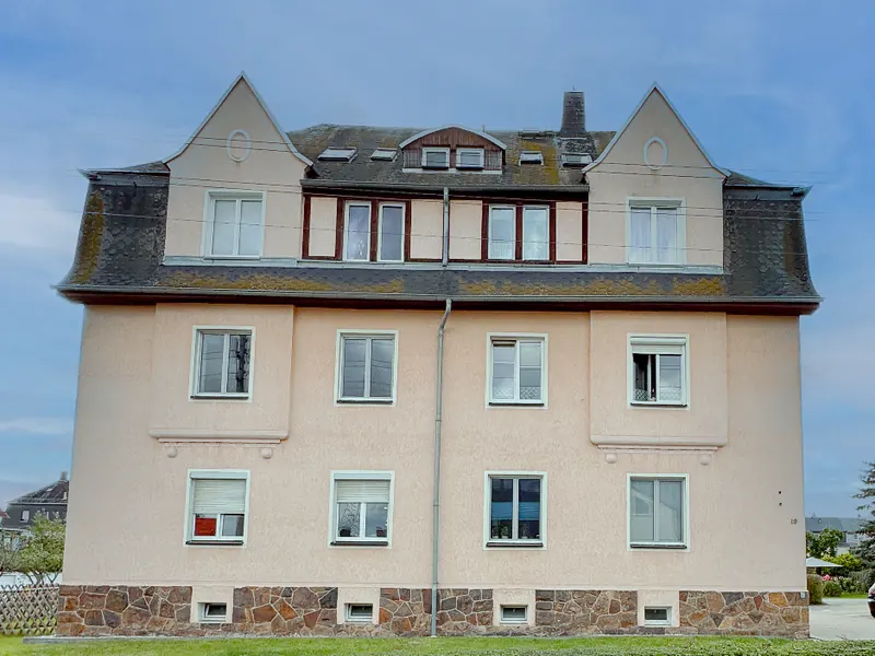 Moderne 4-Zimmer-Dachgeschosswohnung mit Gartennutzung und Garagenstellplatz