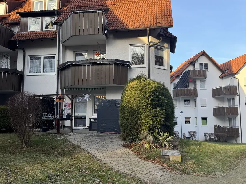 Vermietete 3-Zimmer-Erdgeschosswohnung mit Terrasse und Tiefgaragenstellplatz, ideal für Kapitalanleger
