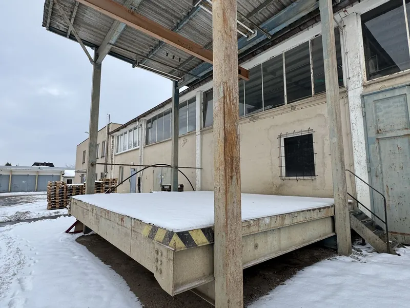 Vielfältig nutzbare Industriehalle mit Kranstrecke und Rampenfläche in Altchemnitz