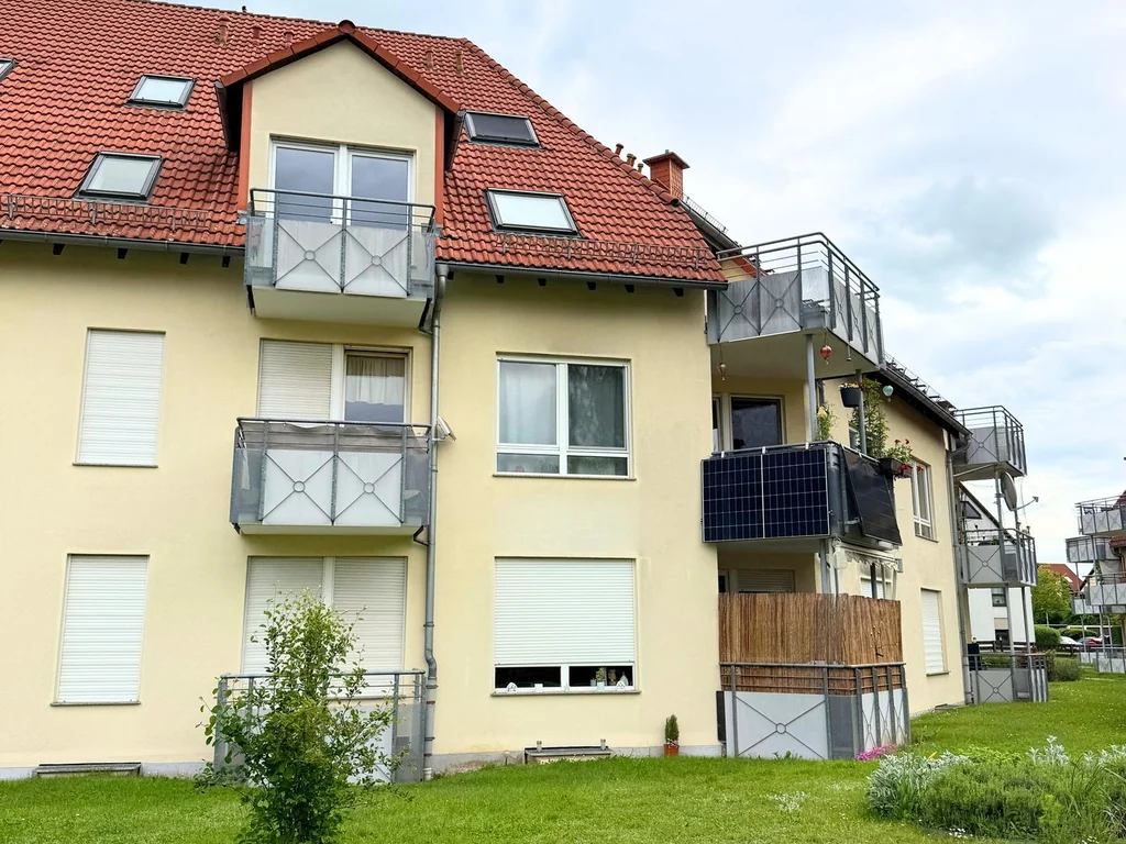 Gepflegte 2-Zimmerwohnung mit Dachterrasse & Blick ins Grüne