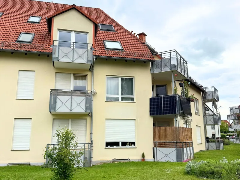 Gepflegte 2-Zimmerwohnung mit Dachterrasse & Blick ins Grüne
