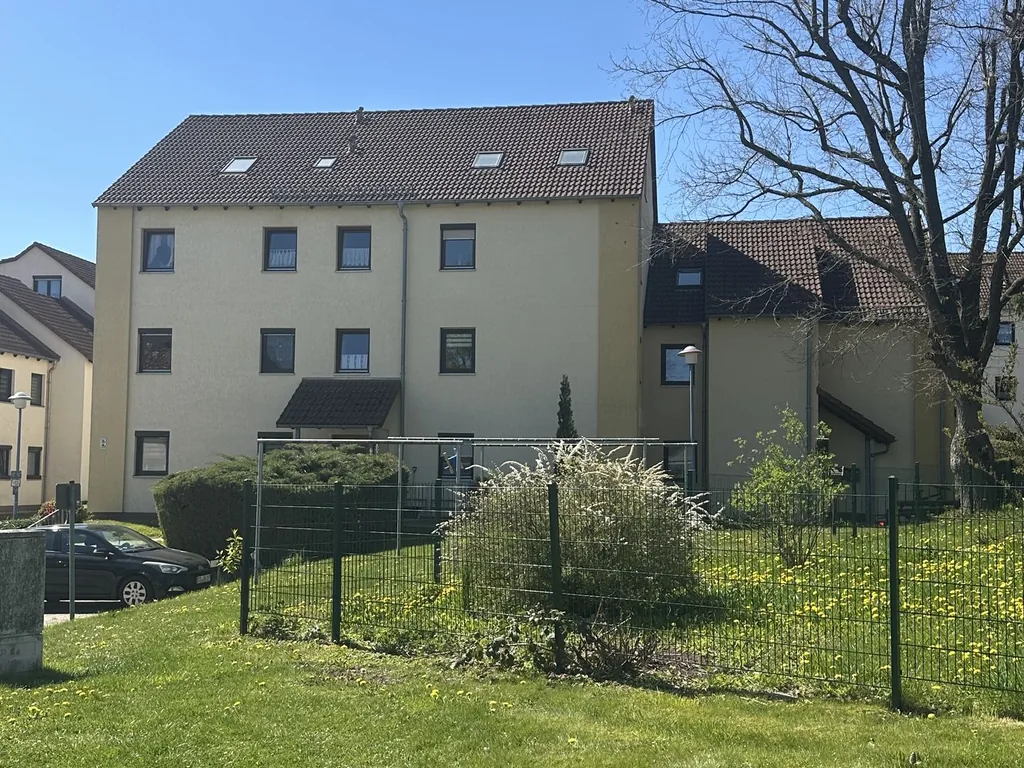 Attraktive Kapitalanlage mit ca. 8,23% IST-Rendite – 2-Zimmer-Dachgeschosswohnung in Oelsnitz