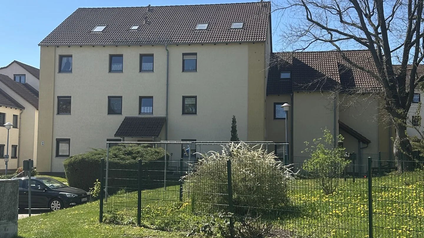 Attraktive Kapitalanlage mit ca. 8,23% IST-Rendite – 2-Zimmer-Dachgeschosswohnung in Oelsnitz