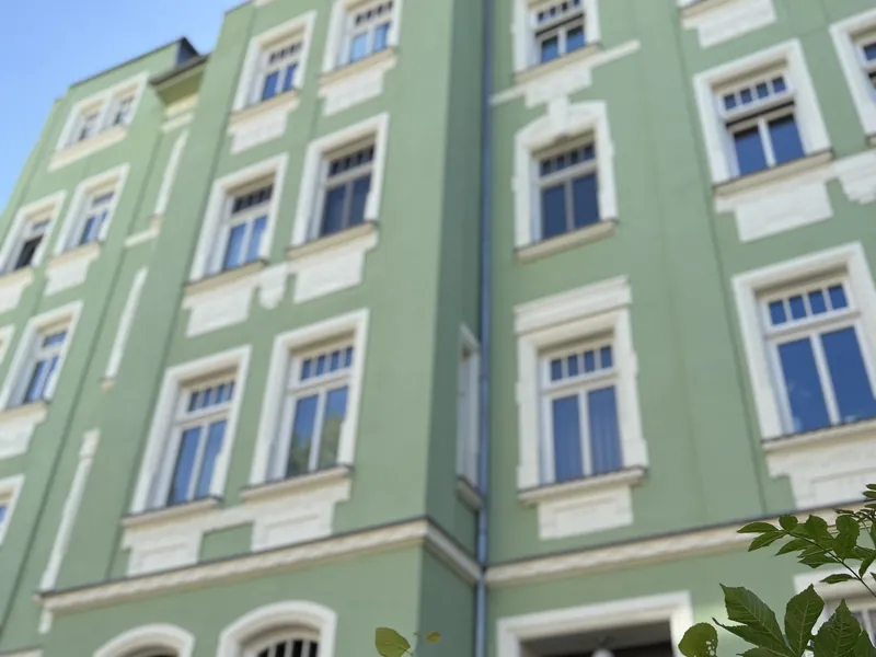 Attraktive 2-Zimmer-Dachgeschosswohnung mit Süd-West-Balkon auf dem Kaßberg