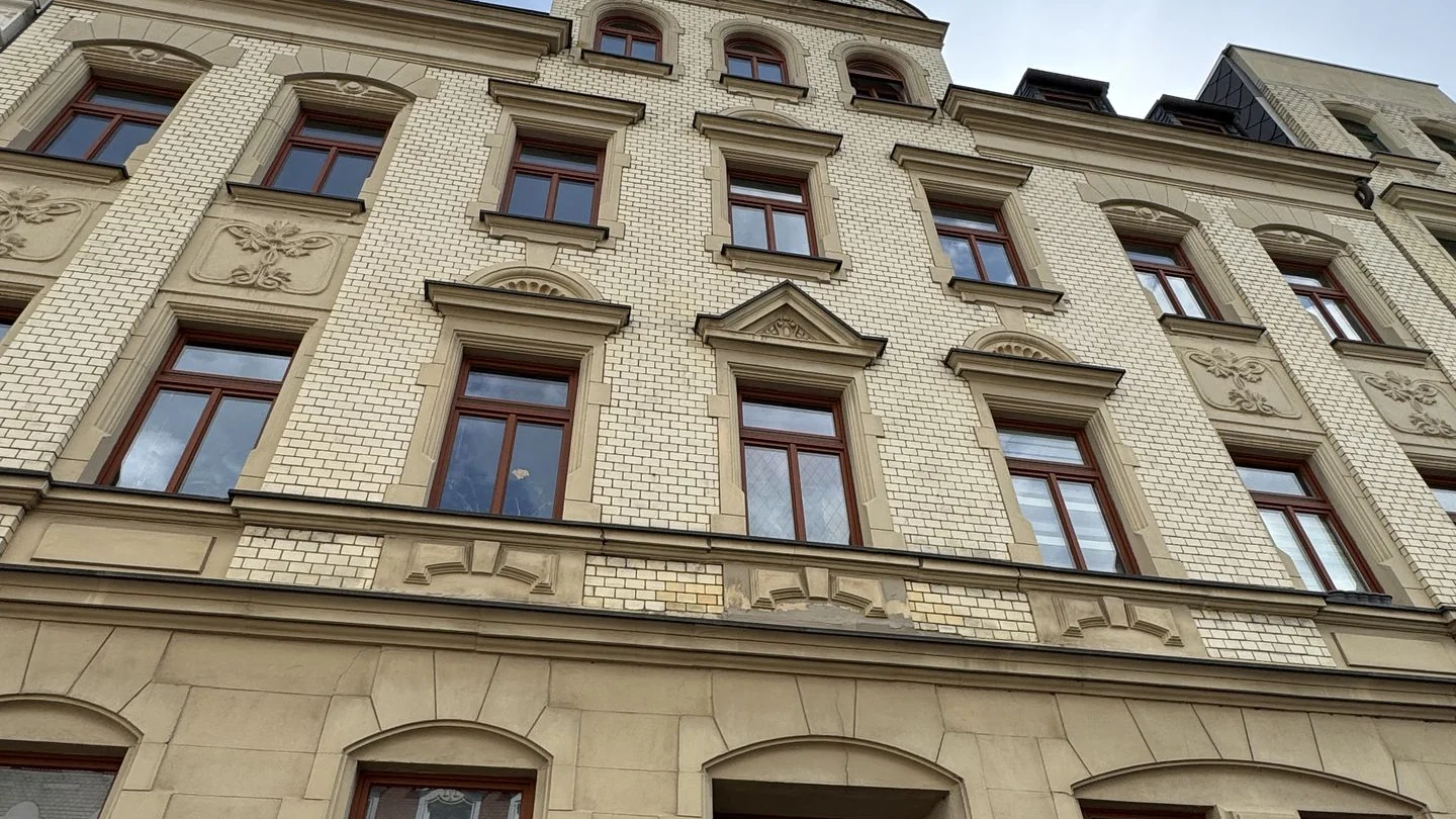 Helle 2-Raum-Wohnung mit Tageslichtbad, Einbauküche und Gemeinschaftsgarten
