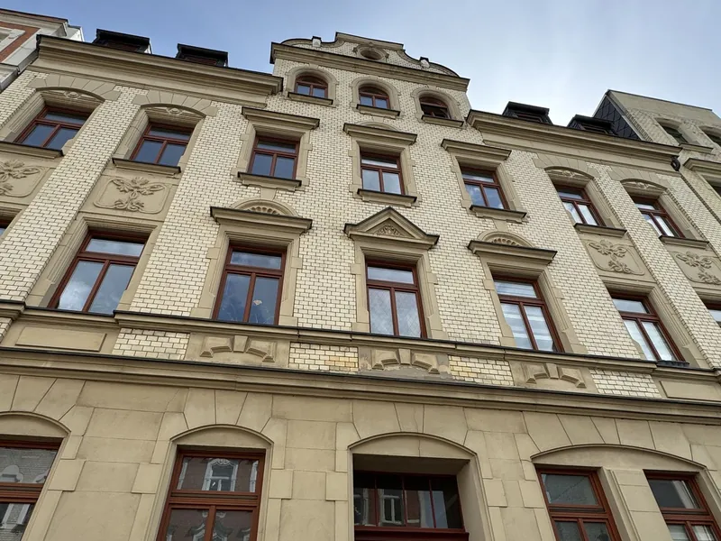 Helle 2-Raum-Wohnung mit Tageslichtbad, Einbauküche und Gemeinschaftsgarten