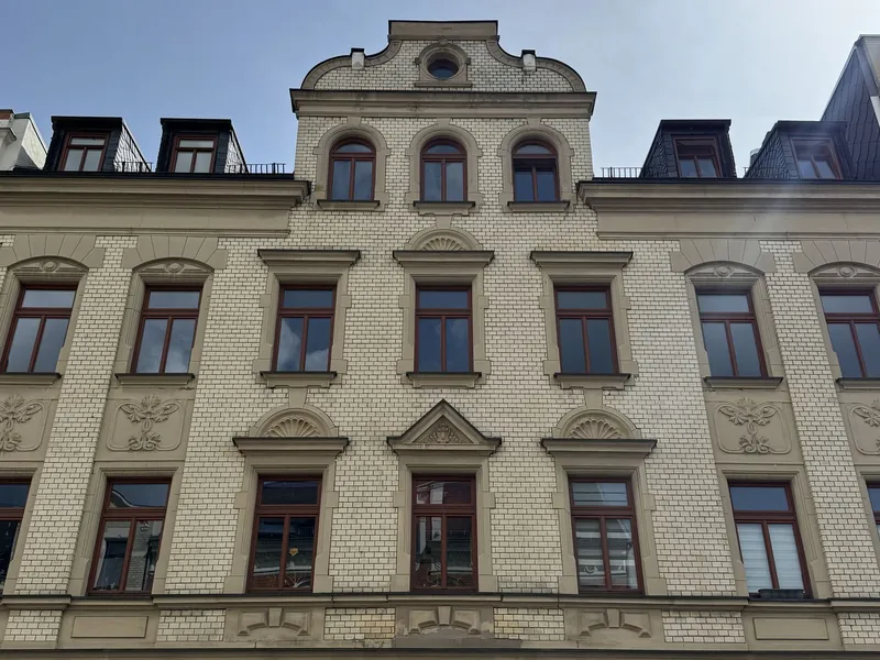 Charmante 2-Raumwohnung mit Gartenmitbenutzung im denkmalgeschützten Altbau in Gablenz