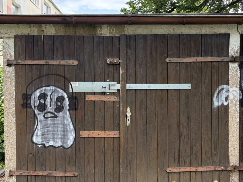 Leerstehende Garage in ruhiger Lage in Chemnitz-Bernsdorf